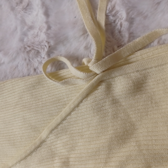 Yellow wrap sweater vest wrap around with tie. - Picture 3 of 5